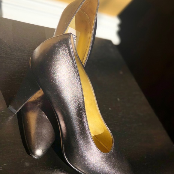 Woman Pumps metallic in color - Picture 4 of 4